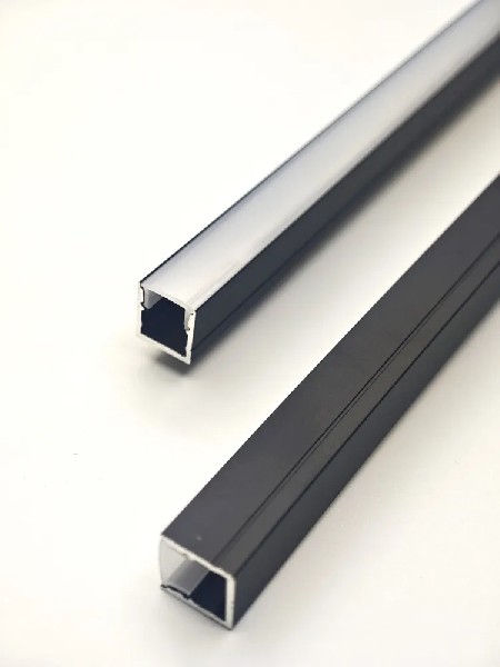 Профиль Накладной Алюм. С рассеиват. 10х10х2000мм Черный REDIGLE (300)